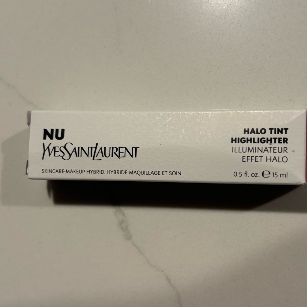 Yves Saint Laurent Illuminating Highlighter in White